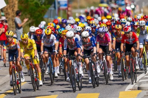 women cycling race